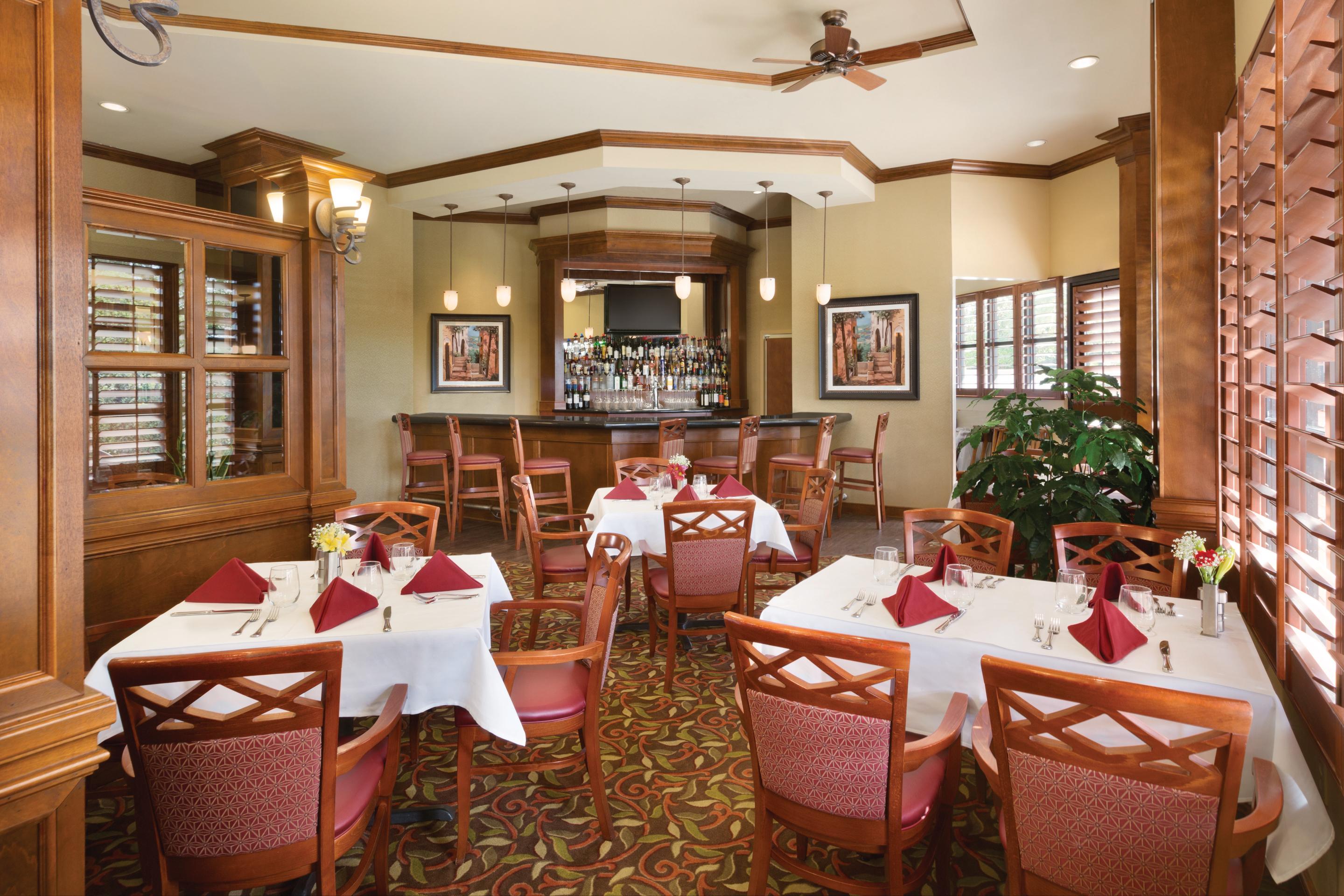 布埃纳文图拉套房酒店 博伟湖 外观 照片 The interior of a restaurant in the United States.