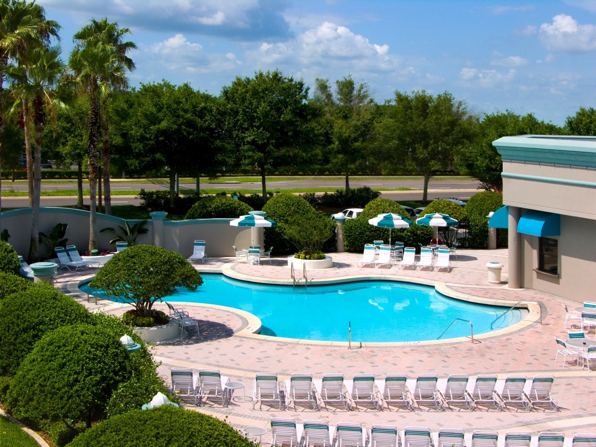 布埃纳文图拉套房酒店 博伟湖 设施 照片 A swimming pool at a resort